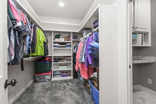 2600 SE Creek Ridge Court, Blue Springs, MO 64014