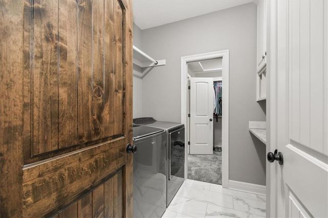 2600 SE Creek Ridge Court, Blue Springs, MO 64014