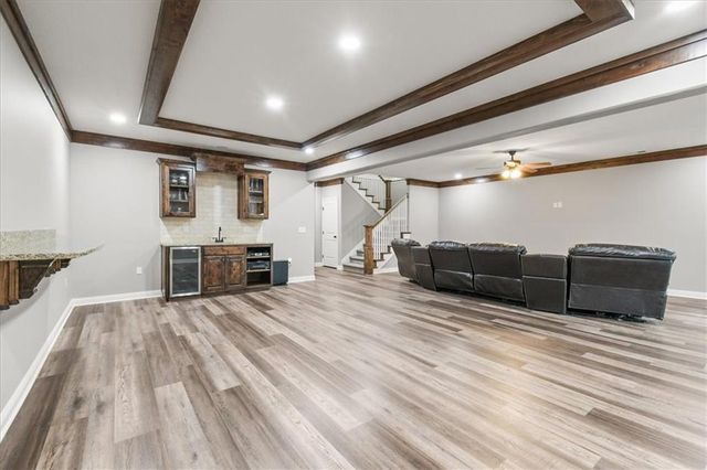 2600 SE Creek Ridge Court, Blue Springs, MO 64014