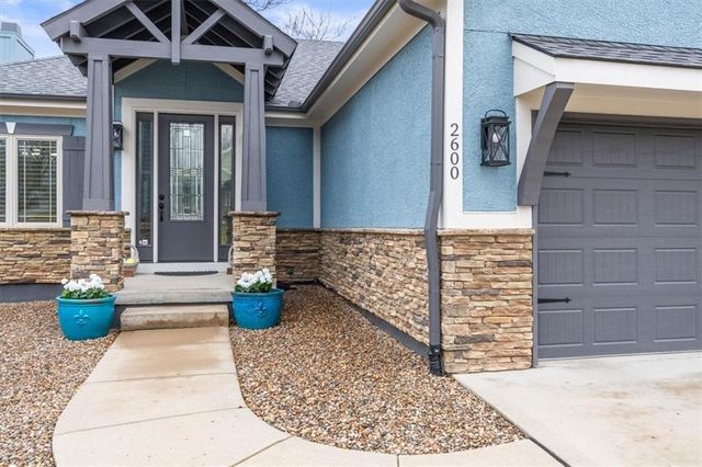 2600 SE Creek Ridge Court, Blue Springs, MO 64014
