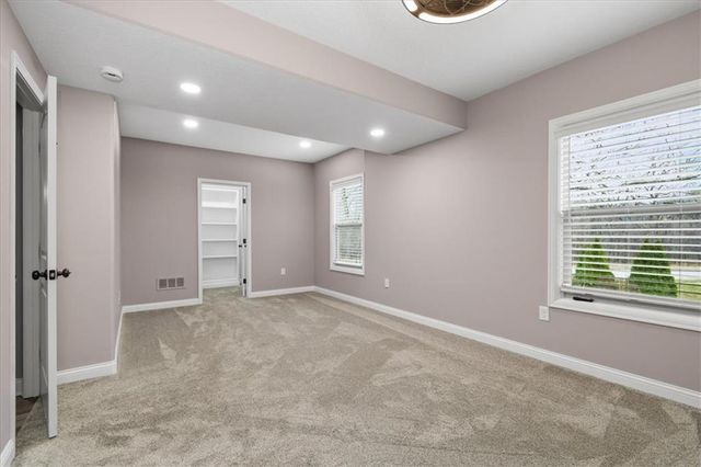 2600 SE Creek Ridge Court, Blue Springs, MO 64014