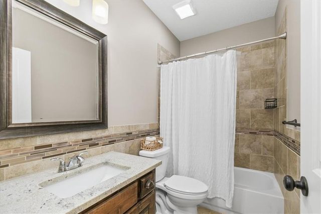 2600 SE Creek Ridge Court, Blue Springs, MO 64014