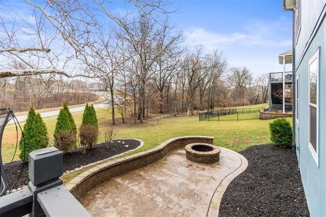 2600 SE Creek Ridge Court, Blue Springs, MO 64014