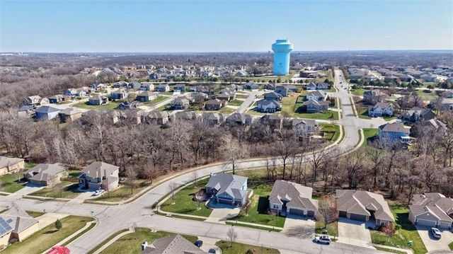 2600 SE Creek Ridge Court, Blue Springs, MO 64014