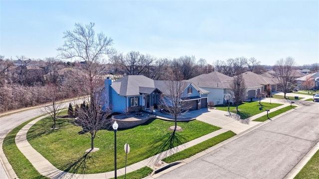 2600 SE Creek Ridge Court, Blue Springs, MO 64014