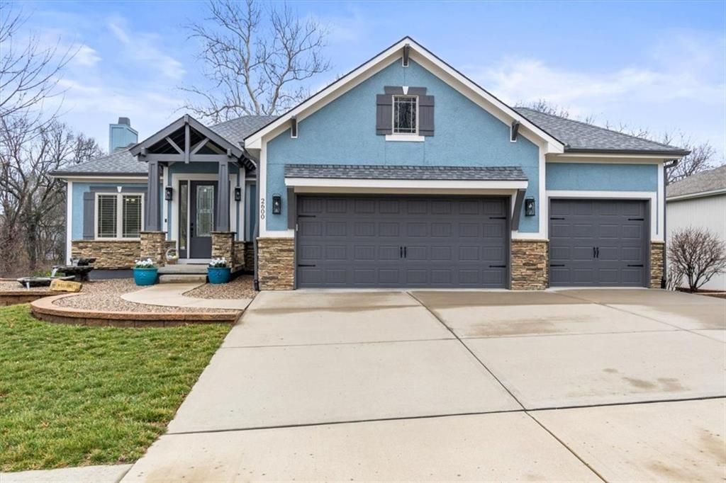 2600 SE Creek Ridge Court, Blue Springs, MO 64014