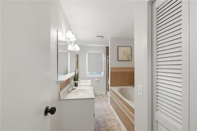 1415 W 25th Street S, Independence, MO 64052