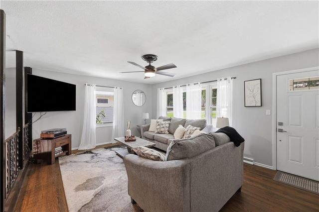 1415 W 25th Street S, Independence, MO 64052