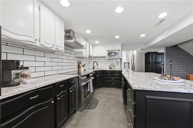 1415 W 25th Street S, Independence, MO 64052