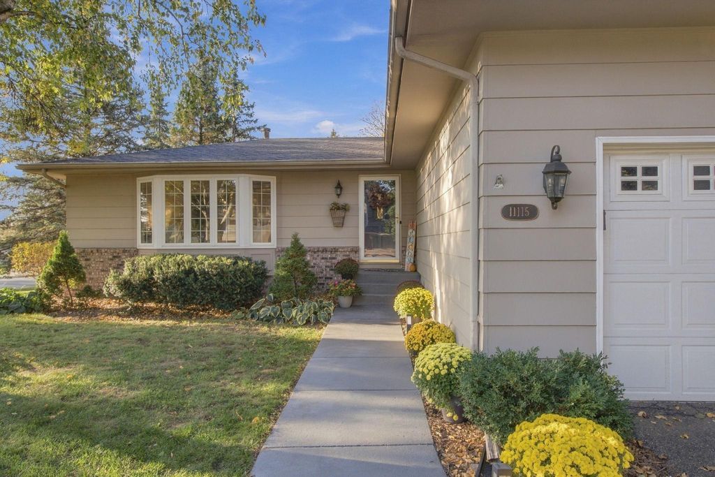 11115 Lanewood Circle, Eden Prairie, MN 55344 — photo 2