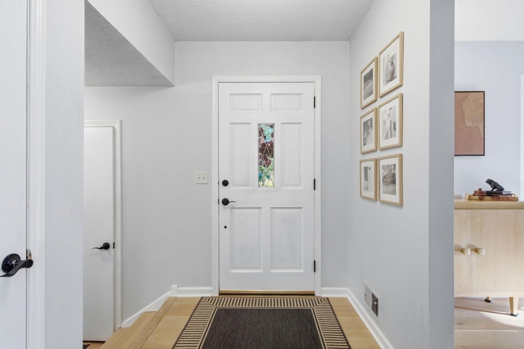 11115 Lanewood Circle, Eden Prairie, MN 55344 — photo 4