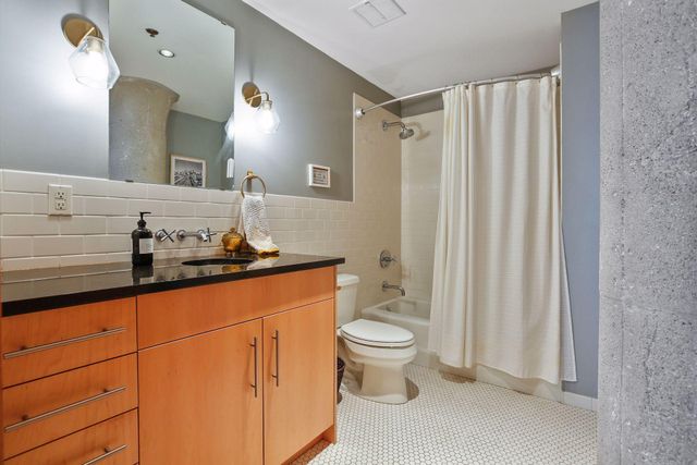 525 N 3rd Street 303, Minneapolis, MN 55401