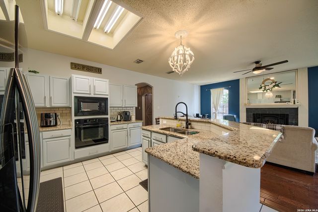 10106 Sandyglen, San Antonio, TX 78240