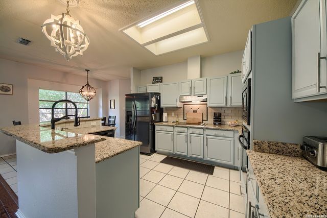 10106 Sandyglen, San Antonio, TX 78240