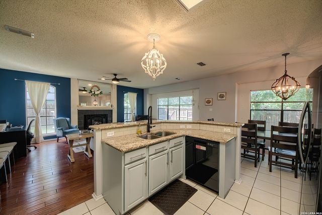 10106 Sandyglen, San Antonio, TX 78240