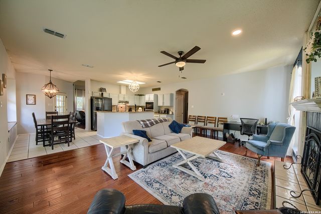 10106 Sandyglen, San Antonio, TX 78240