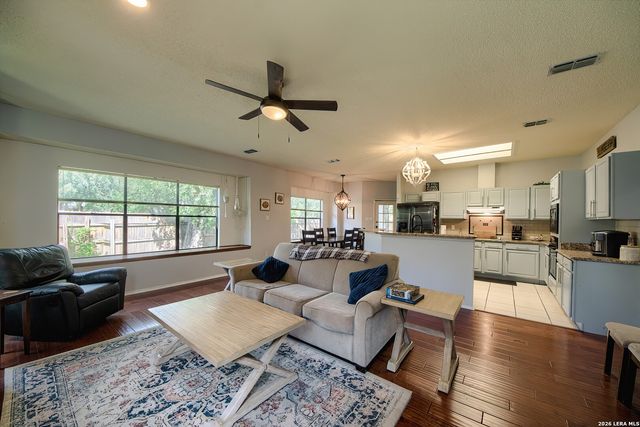 10106 Sandyglen, San Antonio, TX 78240