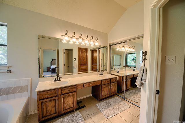 10106 Sandyglen, San Antonio, TX 78240