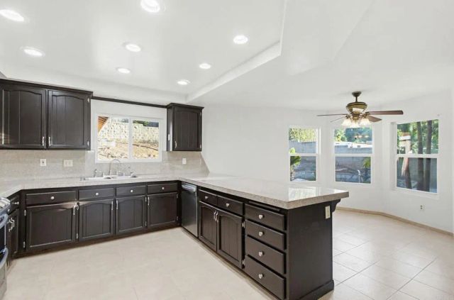 925 E Chase Avenue, El Cajon, CA 92020