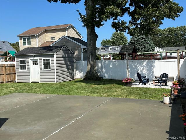 704 Myrtle Avenue, West Islip, NY 11795