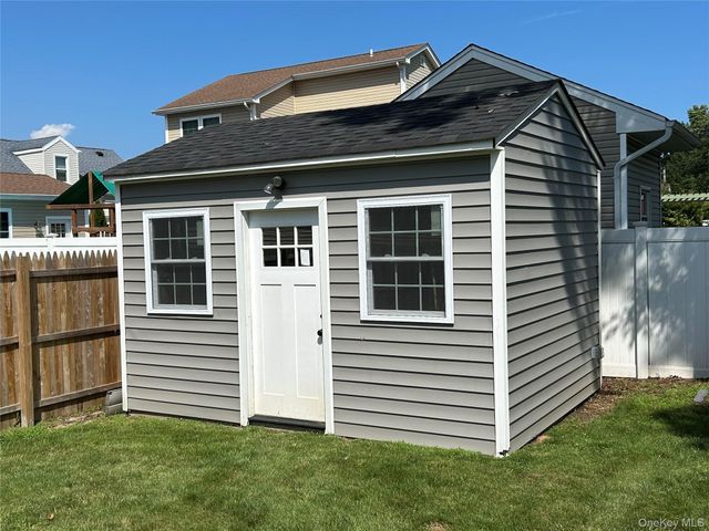 704 Myrtle Avenue, West Islip, NY 11795