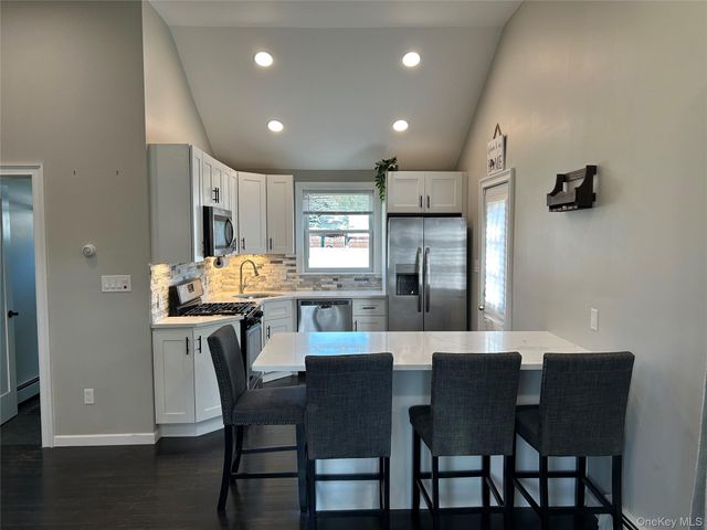 704 Myrtle Avenue, West Islip, NY 11795