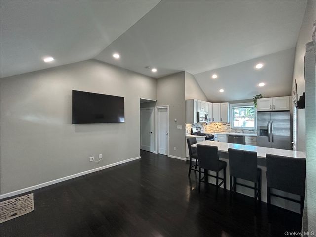 704 Myrtle Avenue, West Islip, NY 11795