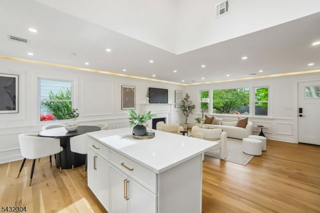 34 Clark St, Summit City, NJ 07901