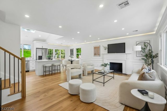 34 Clark St, Summit City, NJ 07901
