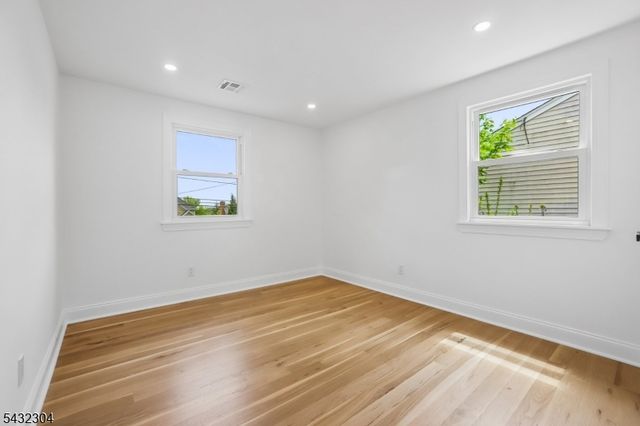 34 Clark St, Summit City, NJ 07901