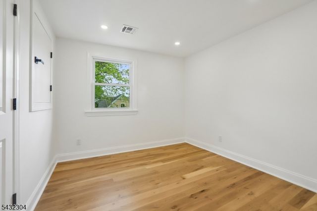 34 Clark St, Summit City, NJ 07901