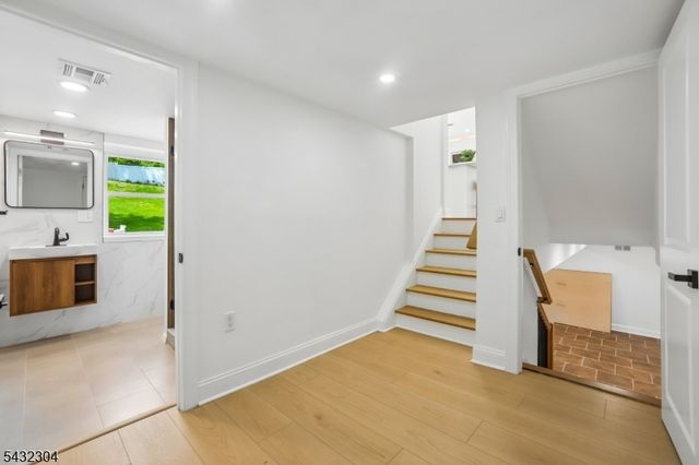 34 Clark St, Summit City, NJ 07901