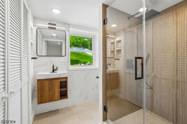 34 Clark St, Summit City, NJ 07901