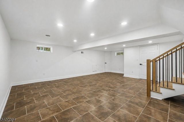 34 Clark St, Summit City, NJ 07901