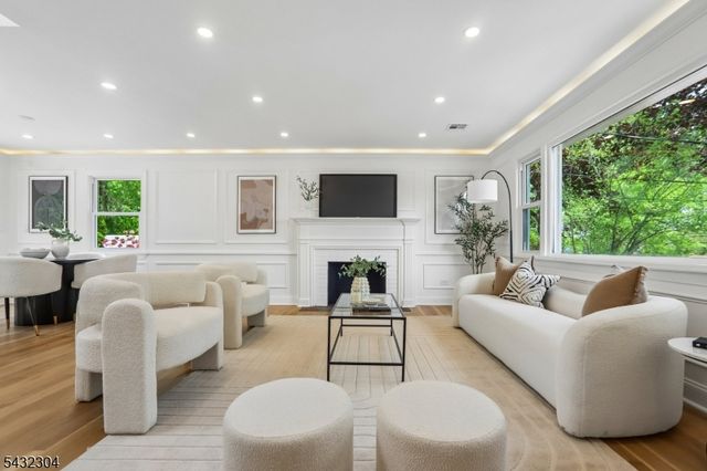 34 Clark St, Summit City, NJ 07901