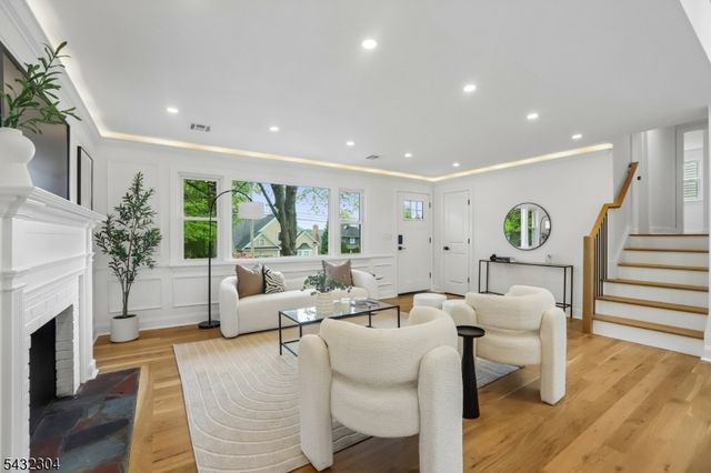 34 Clark St, Summit City, NJ 07901