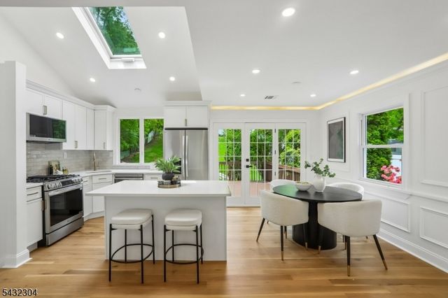 34 Clark St, Summit City, NJ 07901