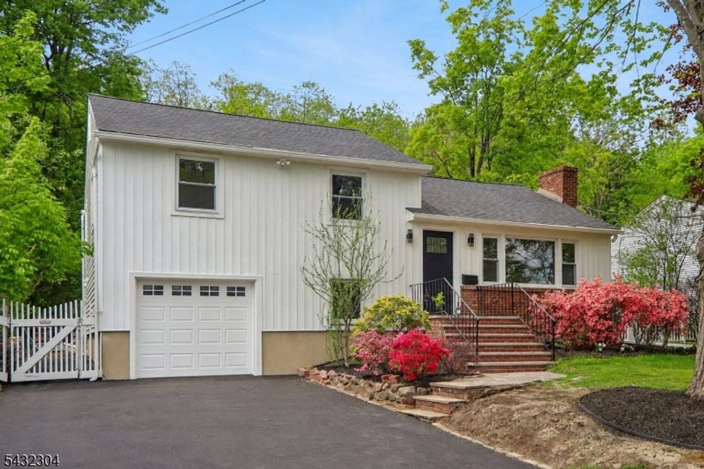 34 Clark St, Summit City, NJ 07901