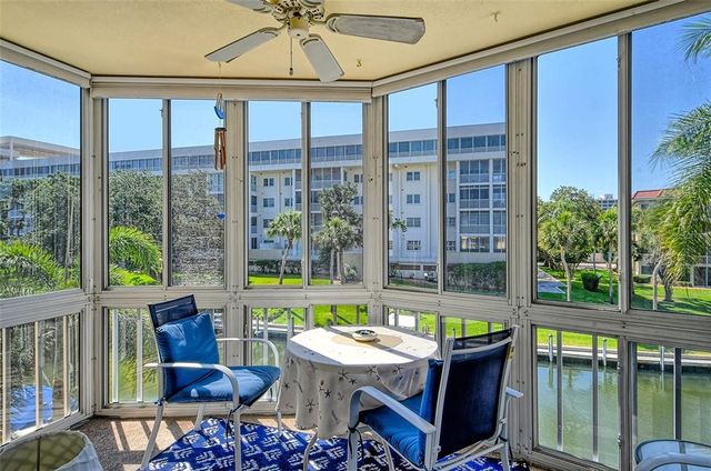 1300 N PORTOFINO DRIVE 305, Sarasota, FL 34242