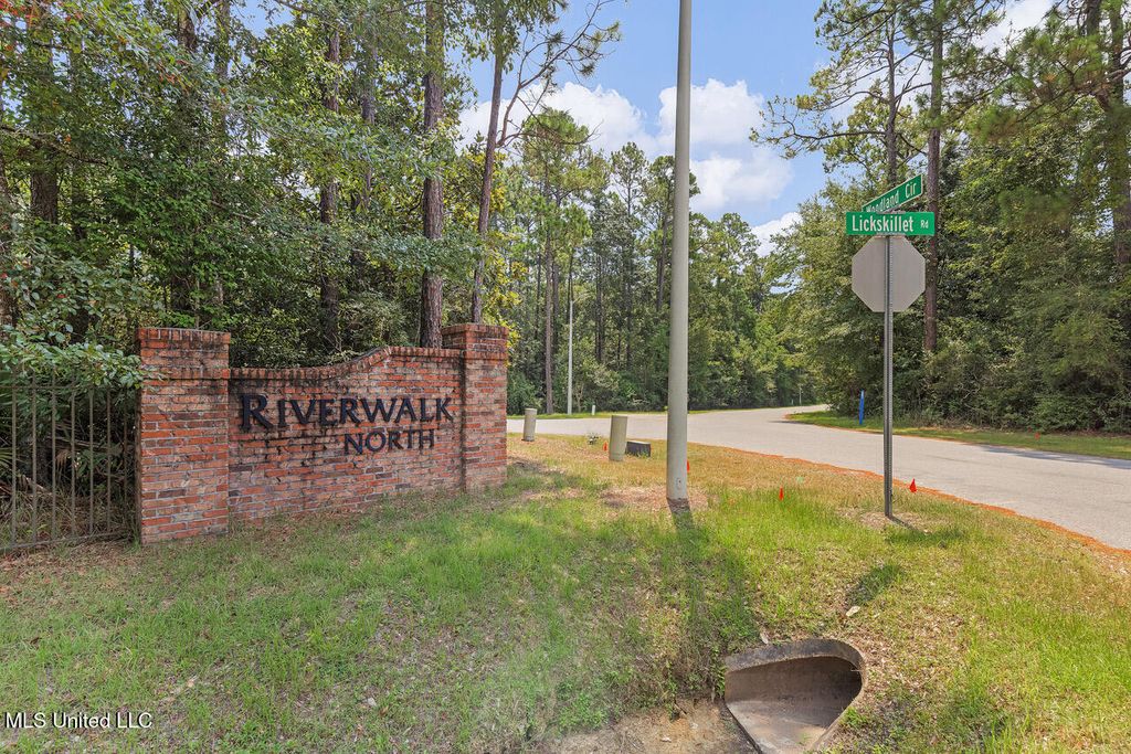 Woodlands Drive, Biloxi, MS 39532