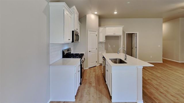 12800 Elba Drive, Yukon, OK 73099