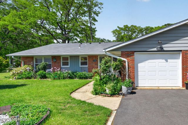 452 Portsmouth Drive B, Lakewood, NJ 08701