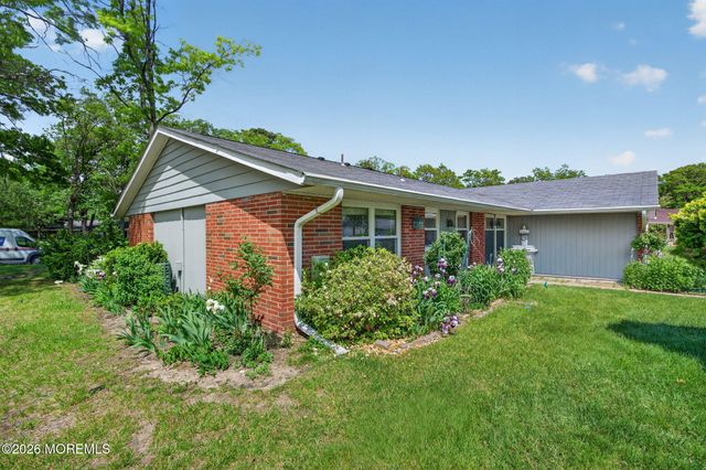 452 Portsmouth Drive B, Lakewood, NJ 08701