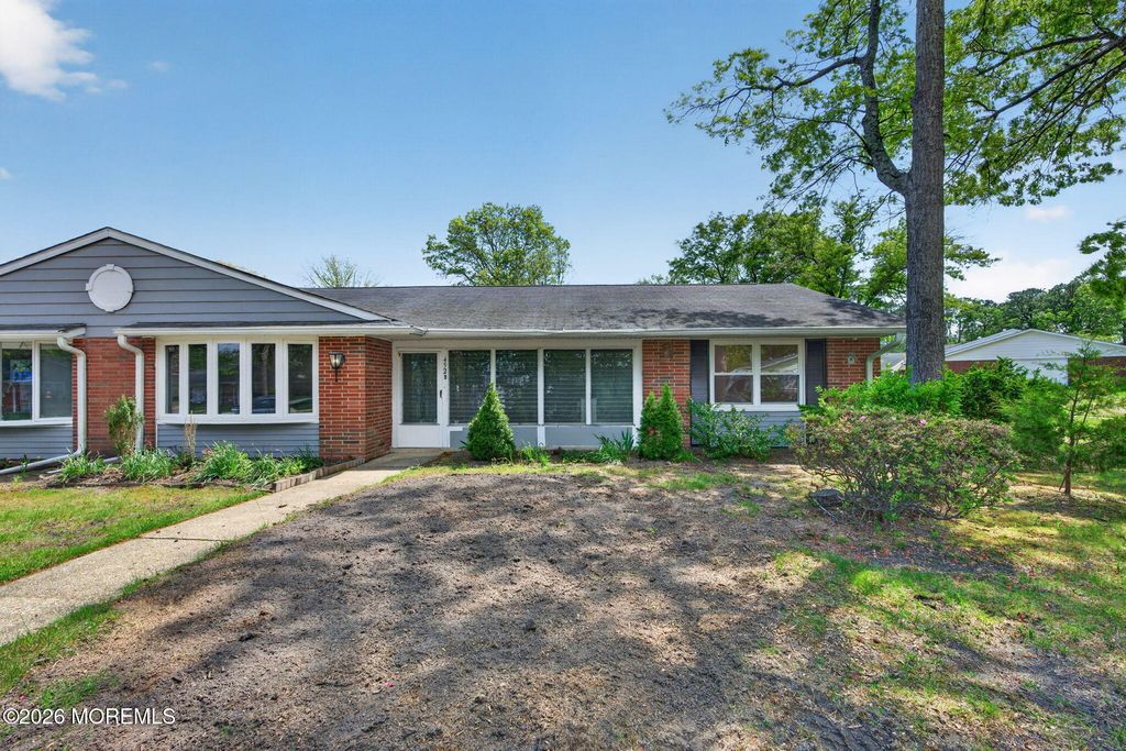 452 Portsmouth Drive B, Lakewood, NJ 08701