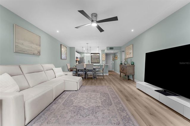 519 LAKESIDE DRIVE 519, Bradenton, FL 34210