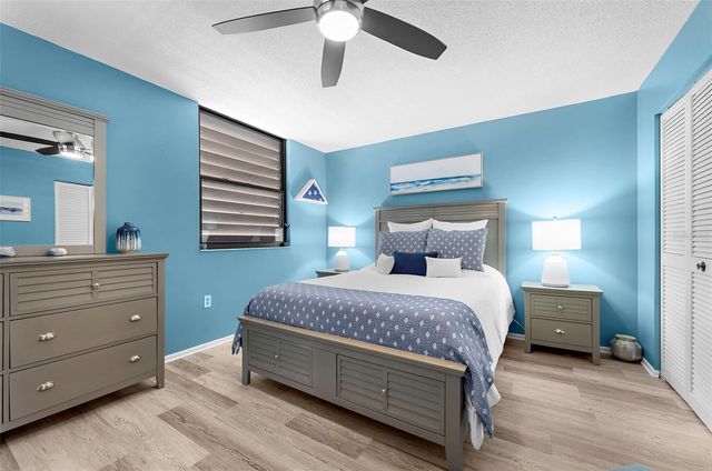 519 LAKESIDE DRIVE 519, Bradenton, FL 34210