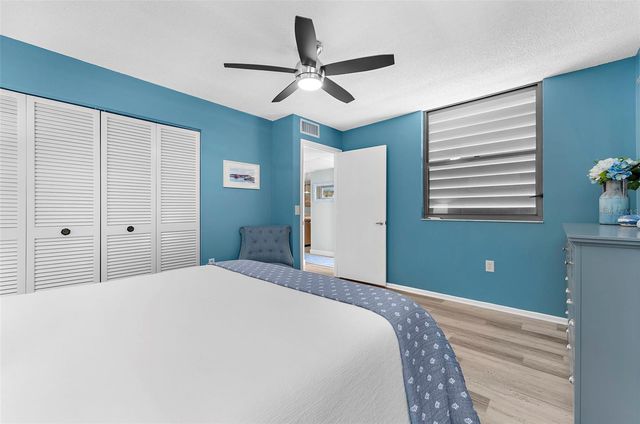 519 LAKESIDE DRIVE 519, Bradenton, FL 34210