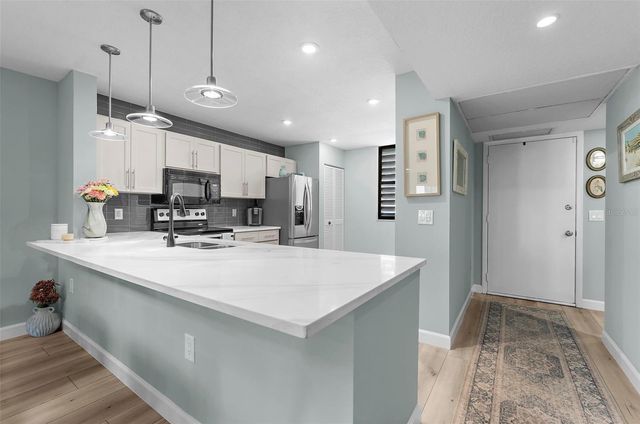 519 LAKESIDE DRIVE 519, Bradenton, FL 34210