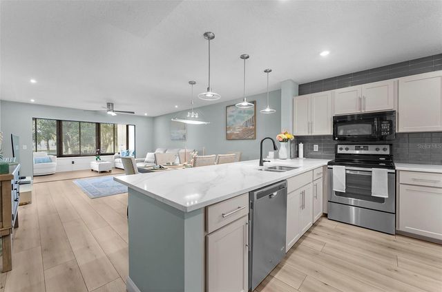 519 LAKESIDE DRIVE 519, Bradenton, FL 34210