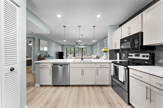 519 LAKESIDE DRIVE 519, Bradenton, FL 34210
